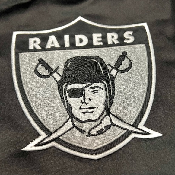 Oakland Raiders Mitchell & Ness Heavyweight Jacket MSRP $200 - Picture 5 of 5